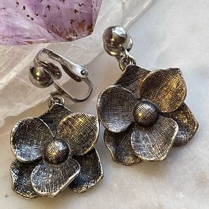 Vintage Dangly FLOWERS Clip-on Earrings/ 1960’s Silvertone Flowers Earrings